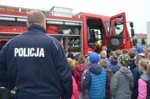 Policjanci podczas spotkania z pierwszakami rozmawiali o bezpieczeństwie.