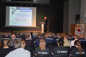 Komenda Powiatowa Policji w Wejherowie wspólnie ze Starostwem Powiatowym zorganizowali konferencję w I LO w Wejherowie. Wystąpienie Księdza Prałata.