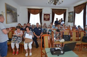 Policjanci przeprowadzili debatę z seniorami w Rumi.