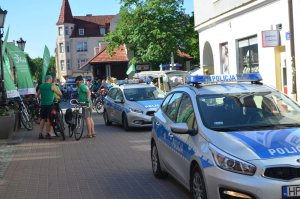 Policjanci zabezpieczali trasę przejazdu rowerowego.