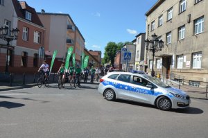 Policjanci zabezpieczali trasę przejazdu rowerowego.