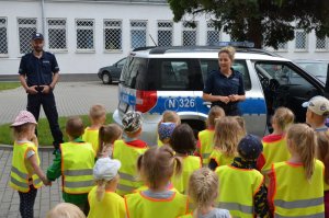 Policjanci spotkali się z dziećmi.