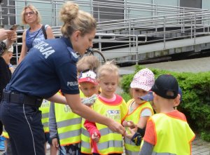 Policjanci spotkali się z dziećmi.