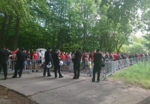 Policjanci zabezpieczali mecz w Wejherowie.