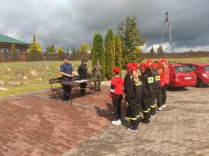 Policjanci spotkali się z uczestnikami obozu.