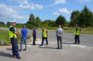 Komisja badała miejsce wypadku w Dobrzewinie.