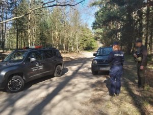 Wspólny patrol policji i straży leśnej