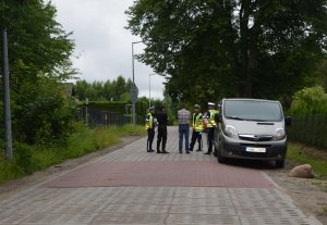 Policjanci wraz z innymi członkami komisji sprawdzali infrastrukturę drogową