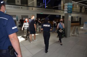 Policjanci prowadzili działania profilaktyczne na terenie obiektów wielkopowierzchniowych