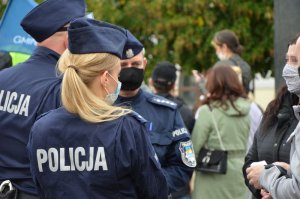 Legitymowanie osób przez policjantów