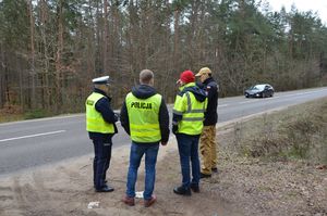 Komisja na miejscu wypadku badała infrastrukturę drogową.