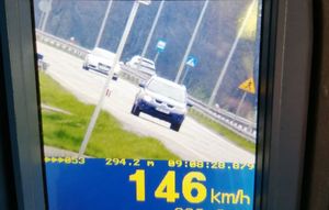 Zdjęcie z videorejestratora z pomiarem prędkości 146 km/h