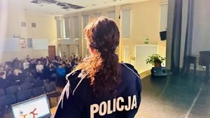 Policjantka prowadzi zajęcia