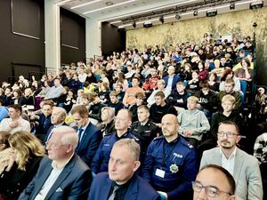 widownia na sali konferencyjnej