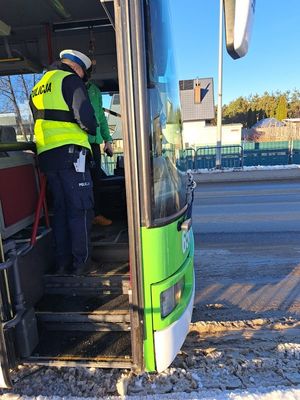 Trwa kontrola drogowa autobusu