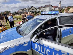 Policjanci na festynie