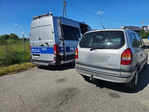Kontrola samochodu opel w kolorze srebrnym