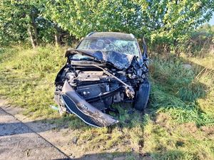 Rozbity przód samochodu kia