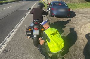 kontrola drogowa motocyklisty.