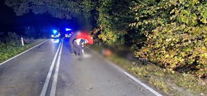 Policjanci pracują na miejscu zdarzenia