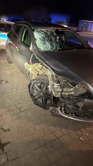 Rozbity przód samochodu