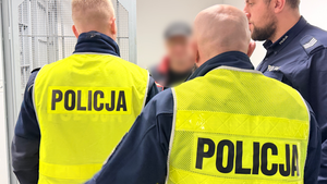 Policjanci prowadzą zatrzymanego