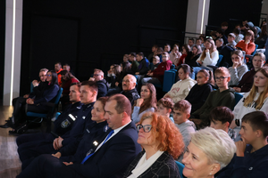 Policjanci uczestniczą w obchodach