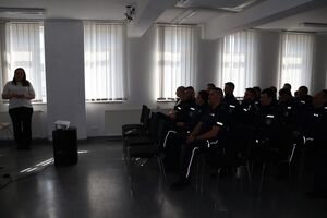 Policjanci uczestniczą w szkoleniu
