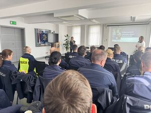 Policjanci uczestniczą w szkoleniu