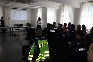 Policjanci uczestniczą w szkoleniu