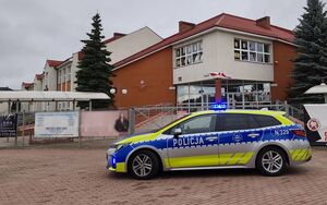 Policjanci przy szkołach pilnują bezpieczeństwa