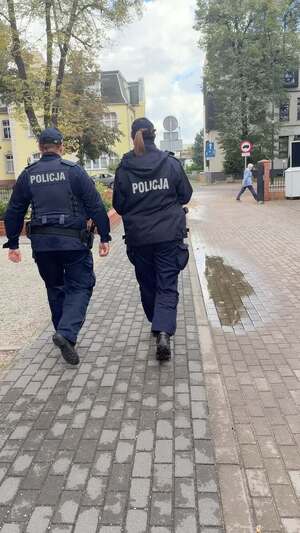 Policjanci patrolują rejony przy szkołach.
