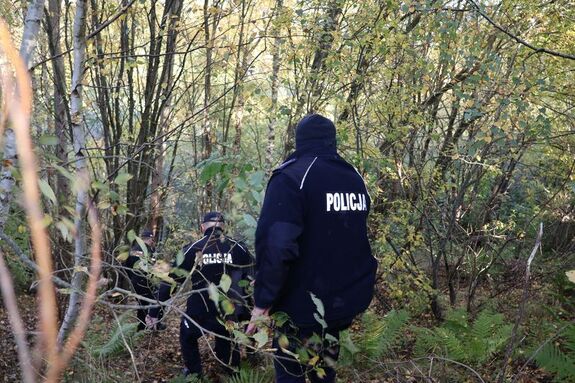 Policjanci biorą udział w ćwiczeniach na miejscu przy Elektrowni Wodnej Żarnowiec